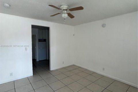 Appartement à louer à Fort Lauderdale, Floride: 1 chambre, 243.78 m2 № 2084370 - photo 2