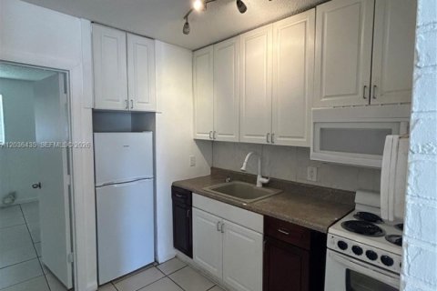 Appartement à louer à Fort Lauderdale, Floride: 1 chambre, 243.78 m2 № 2084370 - photo 3