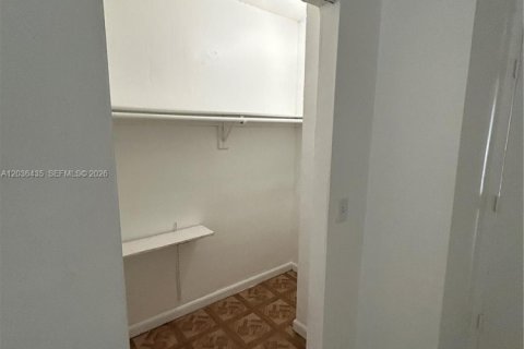 Appartement à louer à Fort Lauderdale, Floride: 1 chambre, 243.78 m2 № 2084370 - photo 9