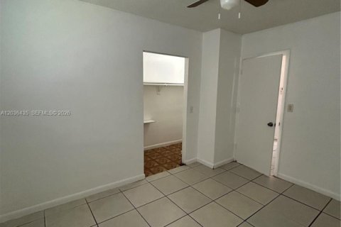 Appartement à louer à Fort Lauderdale, Floride: 1 chambre, 243.78 m2 № 2084370 - photo 11