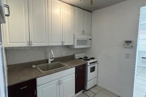 Appartement à louer à Fort Lauderdale, Floride: 1 chambre, 243.78 m2 № 2084370 - photo 4