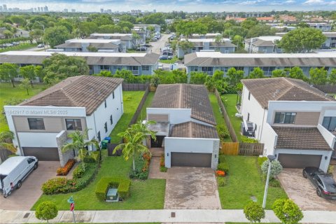 Casa en venta en Miami, Florida, 3 dormitorios, 178.37 m2 № 1836252 - foto 21