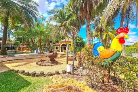 Casa en venta en Davie, Florida, 6 dormitorios, 425.49 m2 № 1978354 - foto 21