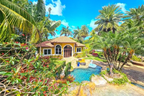 Casa en venta en Davie, Florida, 6 dormitorios, 425.49 m2 № 1978354 - foto 27