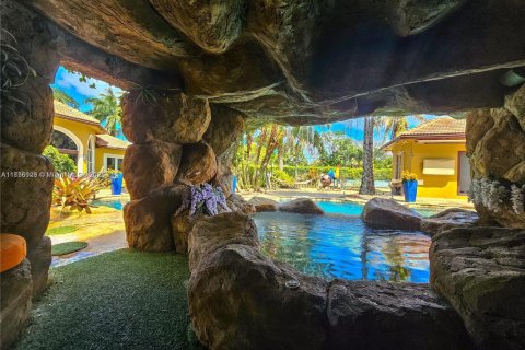 Casa en venta en Davie, Florida, 6 dormitorios, 425.49 m2 № 1978354 - foto 24