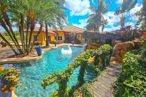 Casa en venta en Davie, Florida, 6 dormitorios, 425.49 m2 № 1978354 - foto 30