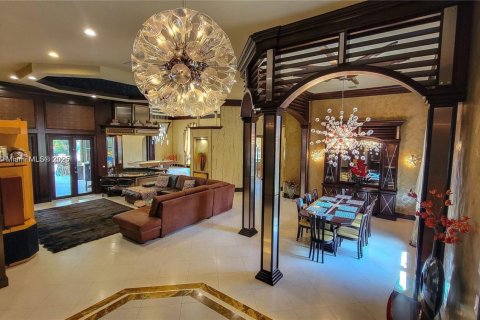 Casa en venta en Davie, Florida, 6 dormitorios, 425.49 m2 № 1978354 - foto 19