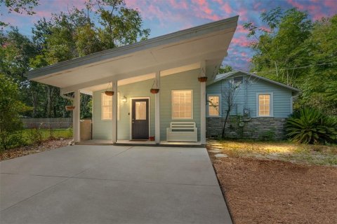 House in Gainesville, Florida 3 bedrooms, 135.08 sq.m. № 1870467 - photo 1