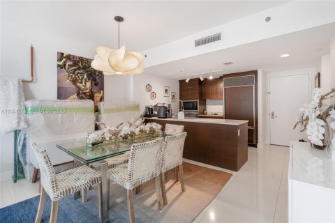 Condo in Miami, Florida, 1 bedroom  № 2190009 - photo 12