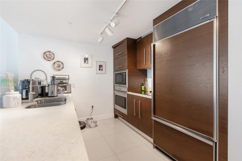 Condo in Miami, Florida, 1 bedroom  № 2190009 - photo 8