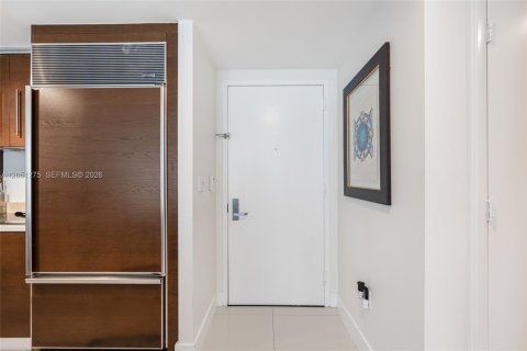 Condo in Miami, Florida, 1 bedroom  № 2190009 - photo 5