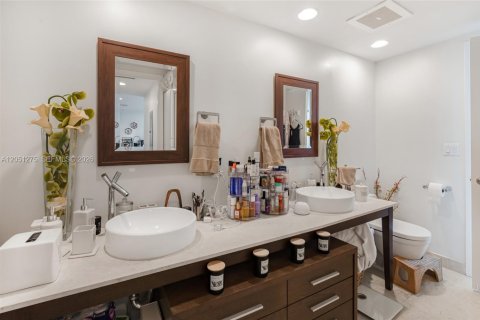 Condo in Miami, Florida, 1 bedroom  № 2190009 - photo 21