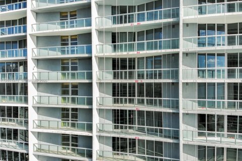 Condo in Miami, Florida, 1 bedroom  № 2190009 - photo 28