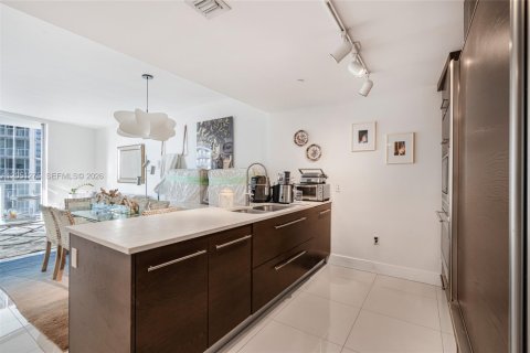 Condo in Miami, Florida, 1 bedroom  № 2190009 - photo 6
