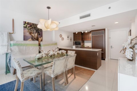 Condo in Miami, Florida, 1 bedroom  № 2190009 - photo 11