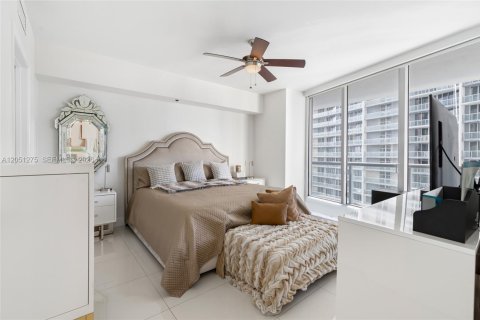 Condo in Miami, Florida, 1 bedroom  № 2190009 - photo 16