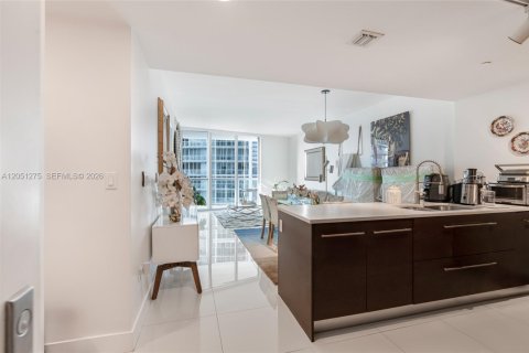 Condo in Miami, Florida, 1 bedroom  № 2190009 - photo 4