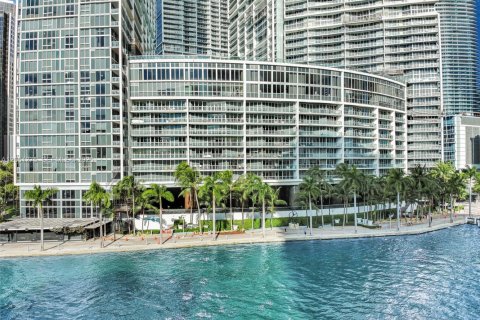 Condo in Miami, Florida, 1 bedroom  № 2190009 - photo 2