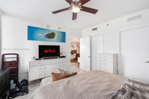 Condo in Miami, Florida, 1 bedroom  № 2190009 - photo 19