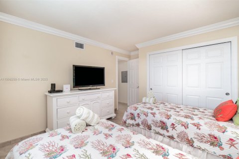 Condo in Fort Myers, Florida, 2 bedrooms  № 1957050 - photo 10