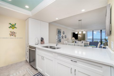 Condo in Fort Myers, Florida, 2 bedrooms  № 1957050 - photo 14