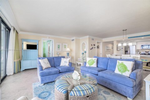 Condo in Fort Myers, Florida, 2 bedrooms  № 1957050 - photo 15