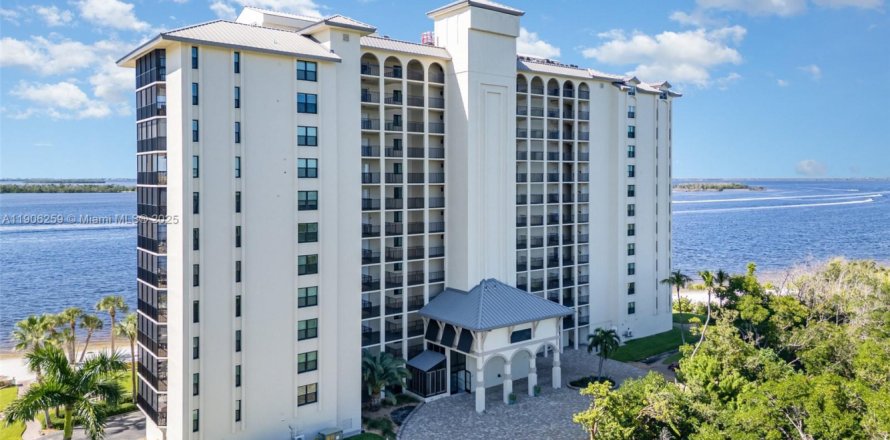 Condo in Fort Myers, Florida, 2 bedrooms  № 1957050