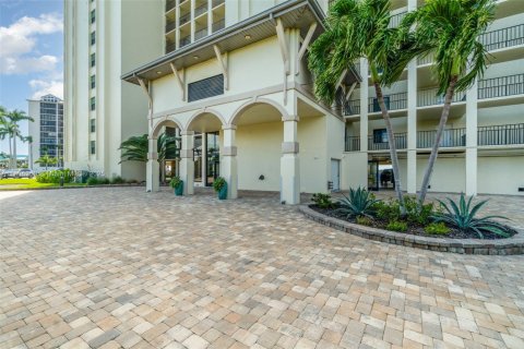 Condo in Fort Myers, Florida, 2 bedrooms  № 1957050 - photo 2