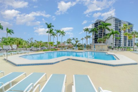 Condo in Fort Myers, Florida, 2 bedrooms  № 1957050 - photo 19