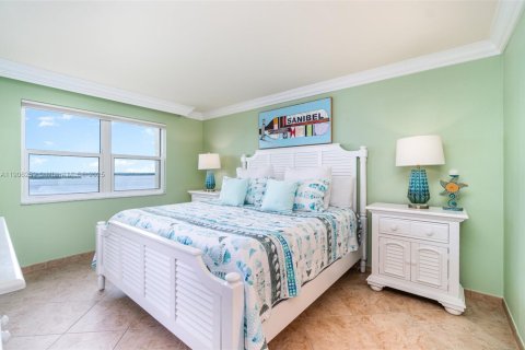 Condo in Fort Myers, Florida, 2 bedrooms  № 1957050 - photo 22