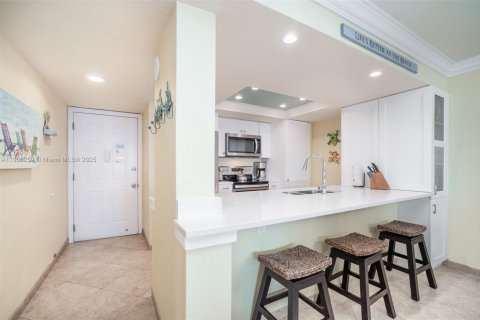 Condo in Fort Myers, Florida, 2 bedrooms  № 1957050 - photo 4