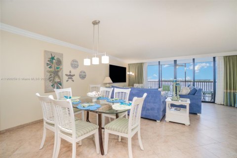 Condo in Fort Myers, Florida, 2 bedrooms  № 1957050 - photo 6