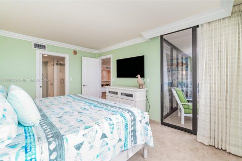 Condo in Fort Myers, Florida, 2 bedrooms  № 1957050 - photo 23