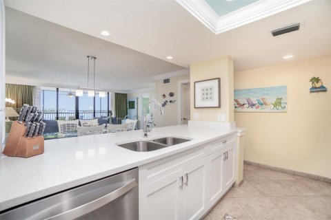 Condo in Fort Myers, Florida, 2 bedrooms  № 1957050 - photo 11