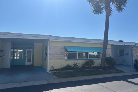 House in Largo, Florida 1 bedroom, 77.11 sq.m. № 1644158 - photo 1