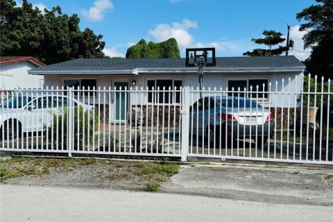 Купить виллу или дом в Опа-Локка, Флорида 4 спальни, 156.08м2, № 1943539 - фото 2