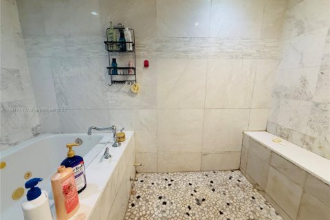 Купить виллу или дом в Опа-Локка, Флорида 4 спальни, 156.08м2, № 1943539 - фото 19