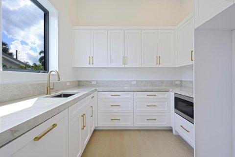 House in Palm Beach Gardens, Florida 6 bedrooms, 659.61 sq.m. № 2253649 - photo 12
