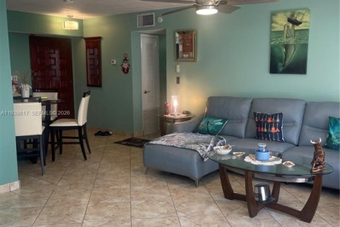Copropriété à louer à Hallandale Beach, Floride: 2 chambres, 96.15 m2 № 2088663 - photo 6
