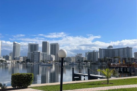Copropriété à louer à Hallandale Beach, Floride: 2 chambres, 96.15 m2 № 2088663 - photo 1