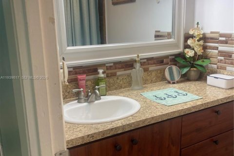 Copropriété à louer à Hallandale Beach, Floride: 2 chambres, 96.15 m2 № 2088663 - photo 9