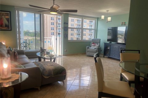 Copropriété à louer à Hallandale Beach, Floride: 2 chambres, 96.15 m2 № 2088663 - photo 5