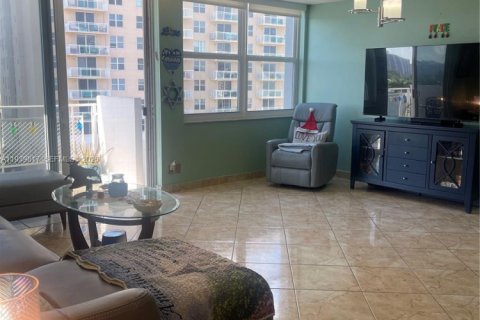Copropriété à louer à Hallandale Beach, Floride: 2 chambres, 96.15 m2 № 2088663 - photo 7