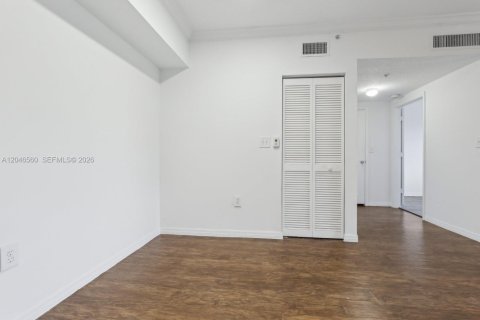 Condominio en venta en Pembroke Pines, Florida, 1 dormitorio, 64.1 m2 № 2244368 - foto 16