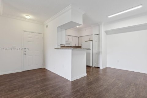 Condominio en venta en Pembroke Pines, Florida, 1 dormitorio, 64.1 m2 № 2244368 - foto 8