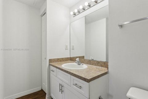 Condominio en venta en Pembroke Pines, Florida, 1 dormitorio, 64.1 m2 № 2244368 - foto 14