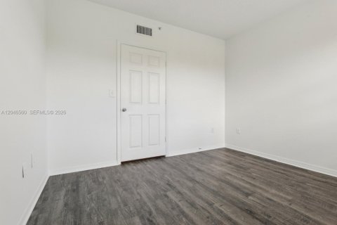 Condominio en venta en Pembroke Pines, Florida, 1 dormitorio, 64.1 m2 № 2244368 - foto 15