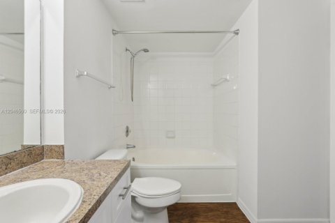 Condominio en venta en Pembroke Pines, Florida, 1 dormitorio, 64.1 m2 № 2244368 - foto 13