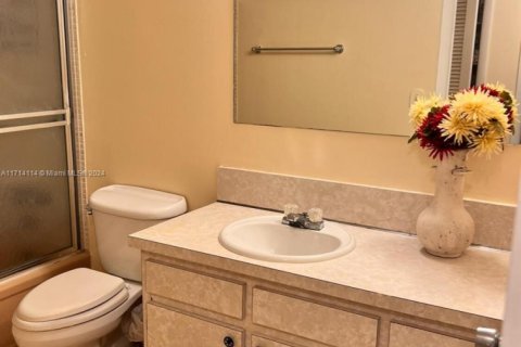 Condo in Hollywood, Florida, 2 bedrooms  № 1959579 - photo 5