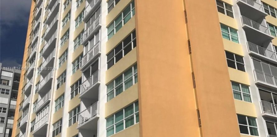 Condo in Hollywood, Florida, 2 bedrooms  № 1959579